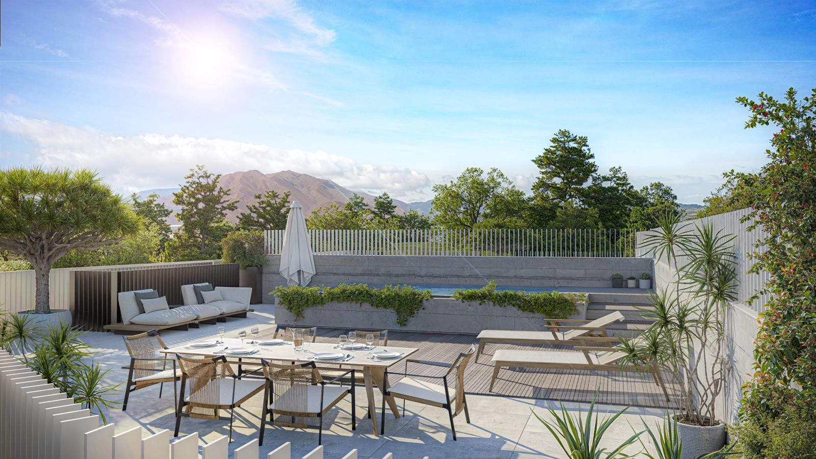 Las terrazas de la azotea ofrecen un espacio privado perfecto para relajarse y socializar, con impresionantes vistas a la montaña y al mar.