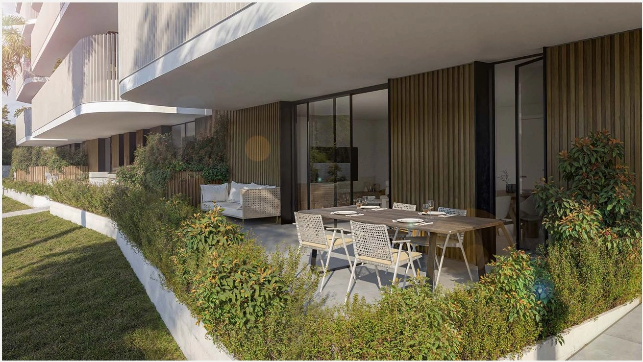 Los apartamentos en planta baja cuentan con amplias terrazas y jardines privados, ideales para disfrutar del clima de la Costa del Sol.