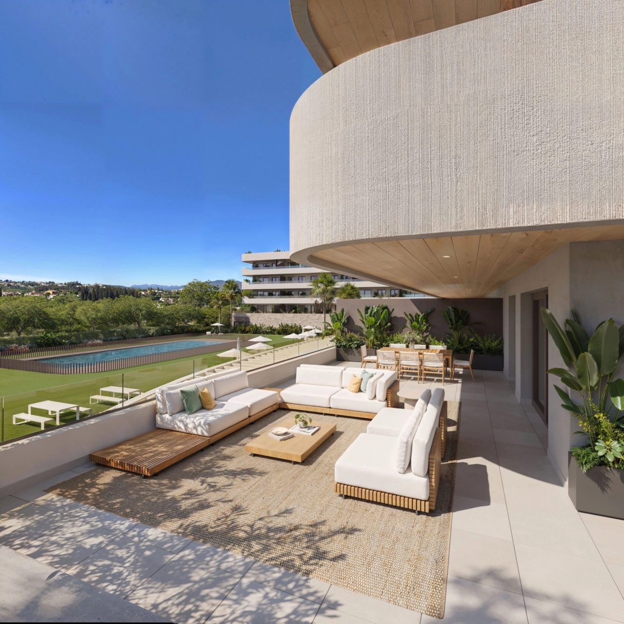Una amplia terraza privada, diseñada para una vida fluida entre interior y exterior en la Costa del Sol.