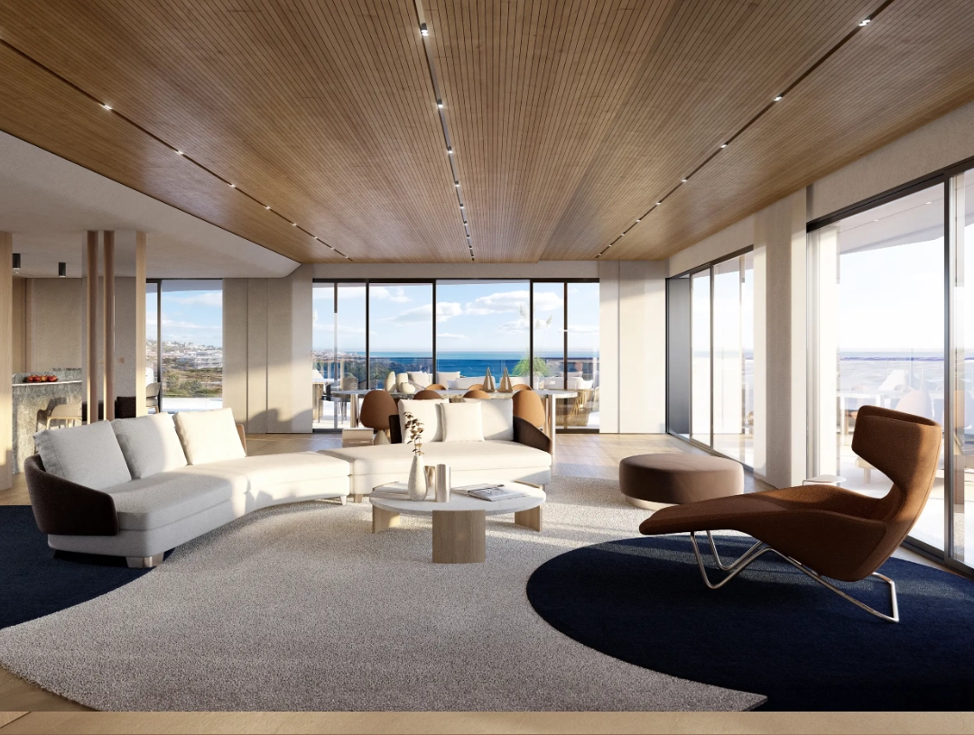 Espacios de vida luminosos con ventanales de suelo a techo que conectan con el hermoso exterior mediterráneo.