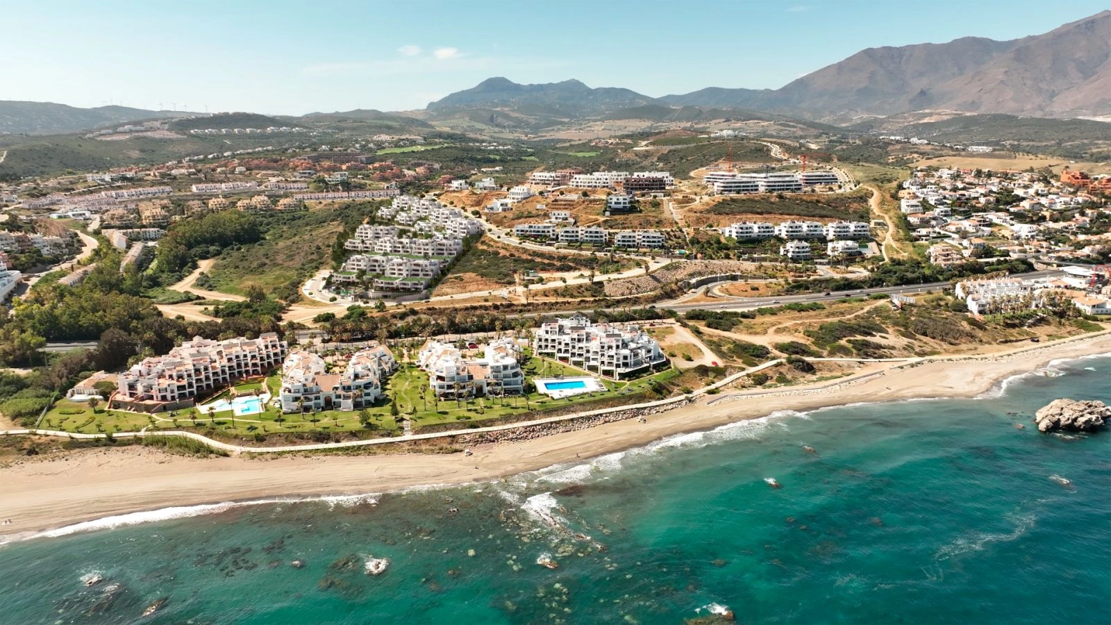 Una ubicación inigualable en la Costa del Sol, a pocos minutos de las hermosas playas mediterráneas.