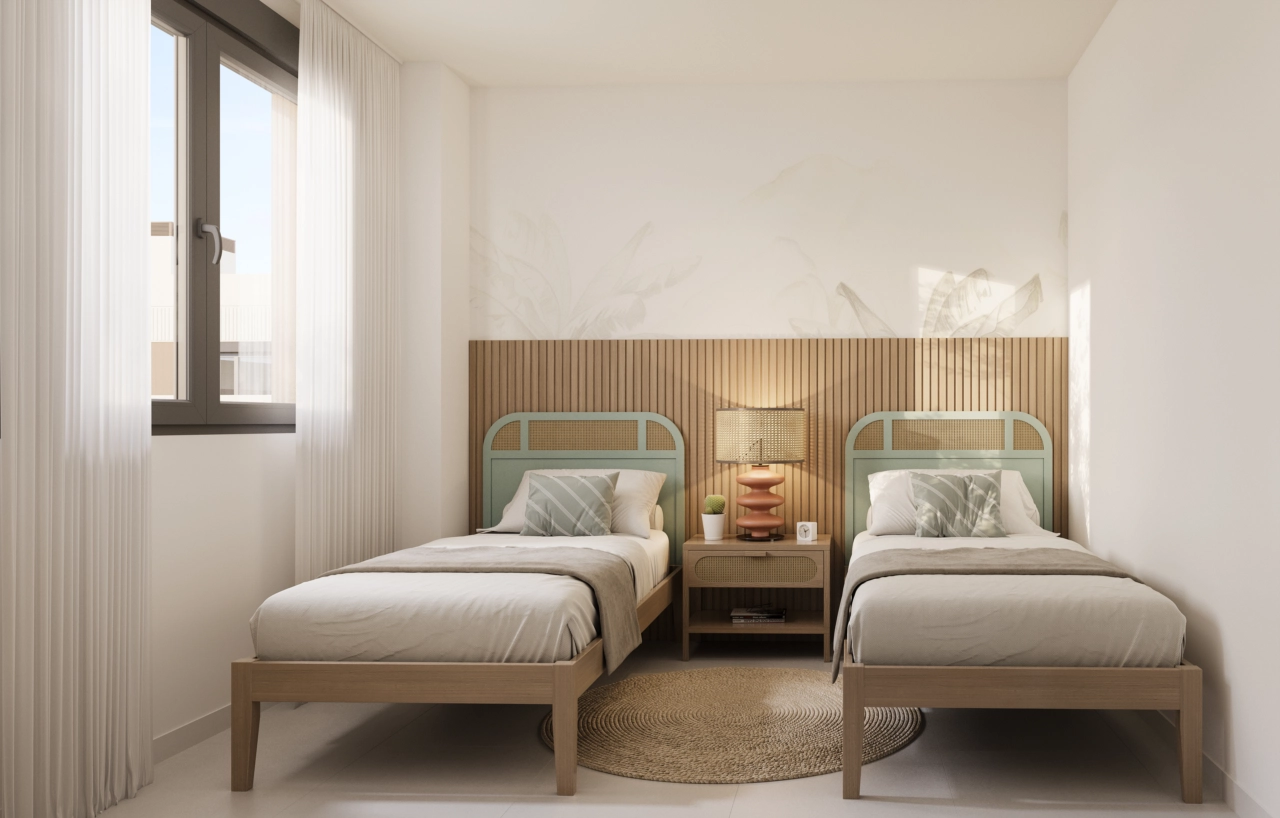 Cómodos y luminosos dormitorios secundarios, perfectos para la familia, invitados o como espacio de oficina en casa.