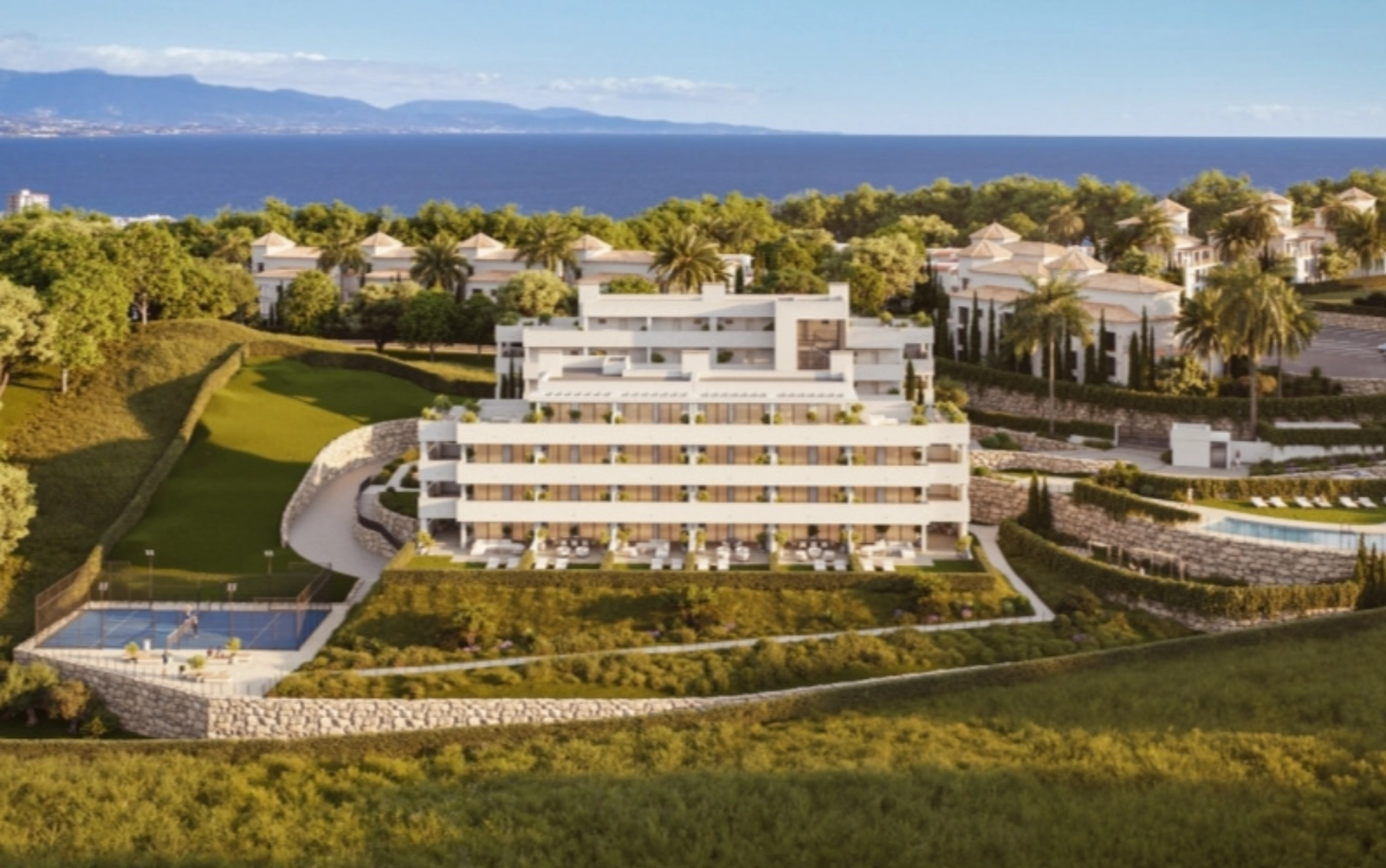 Disfrute de impresionantes vistas al mar desde esta exclusiva urbanización residencial en la Costa del Sol.