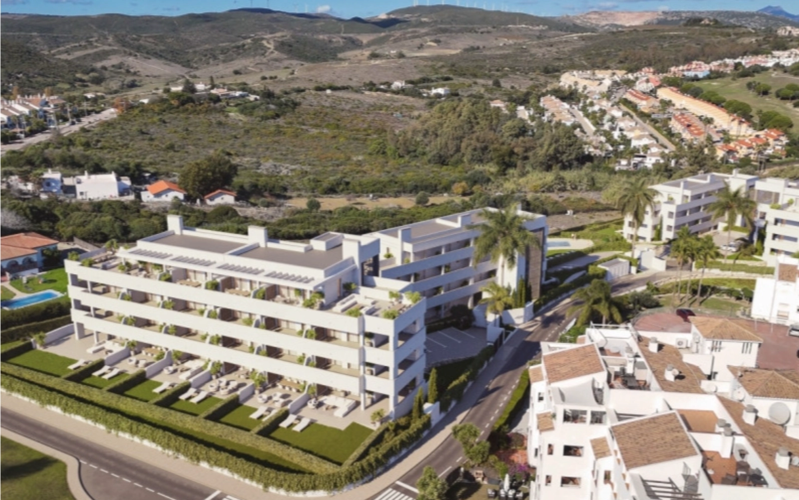 Una vista de la urbanización perfectamente integrada en las onduladas colinas del paisaje de Manilva.