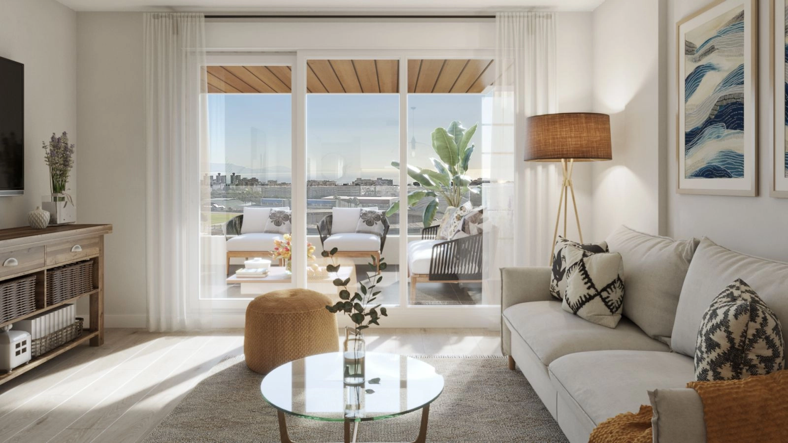 Un salón luminoso y soleado que se abre a una amplia terraza, perfecto para disfrutar del clima de la Costa del Sol.