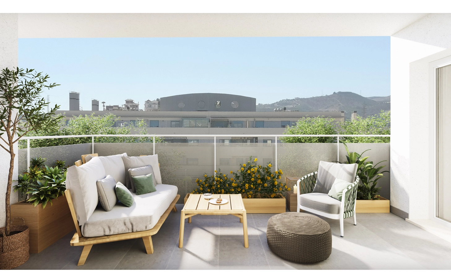 Disfrute de su propio espacio exterior privado, perfecto para relajarse o cenar.