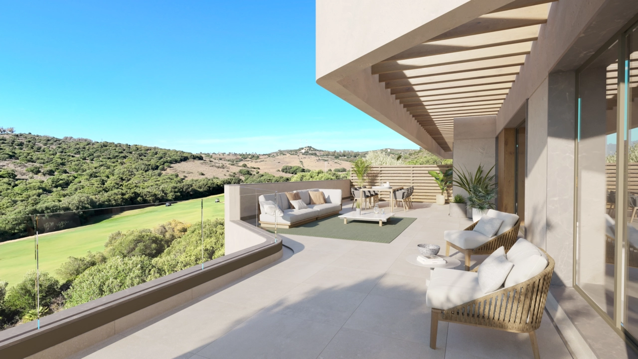 Una amplia terraza privada con vistas al exuberante campo de golf.