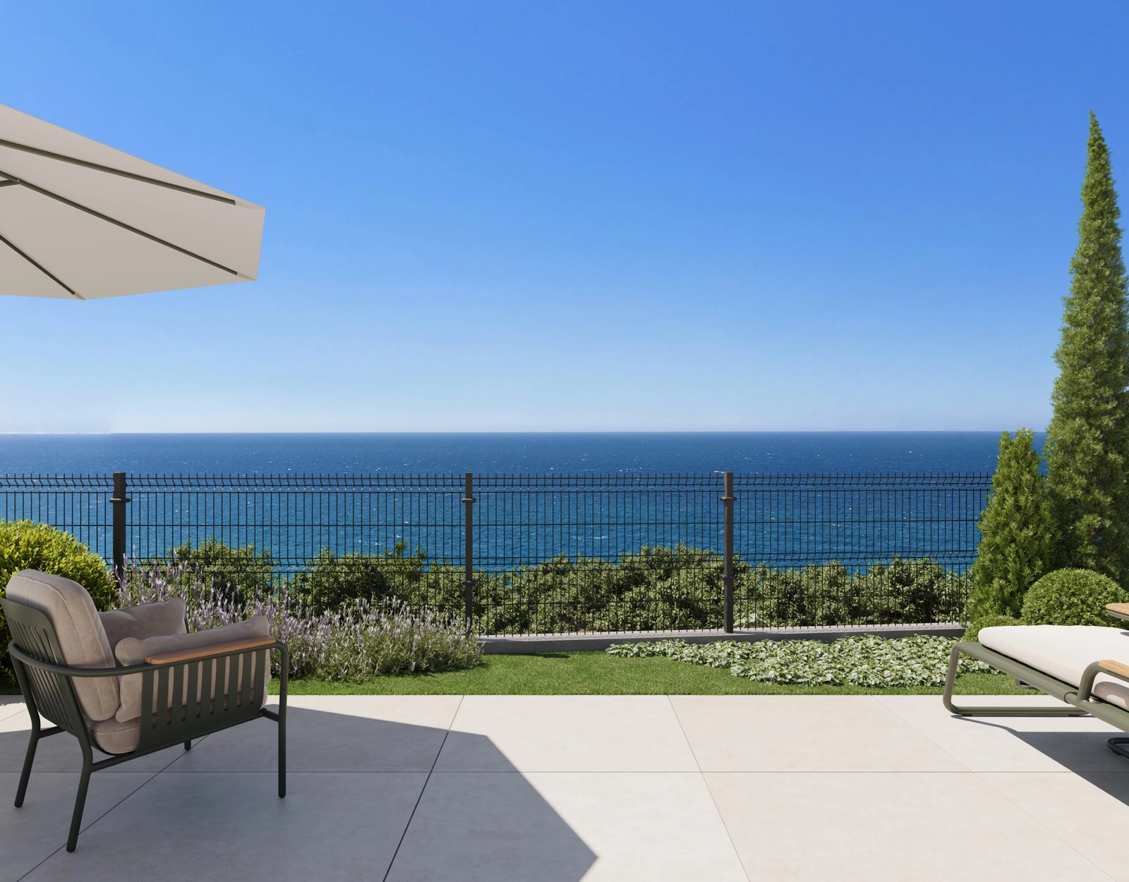 Un rincón tranquilo en su jardín privado, rodeado de un bonito paisajismo con el mar de fondo.