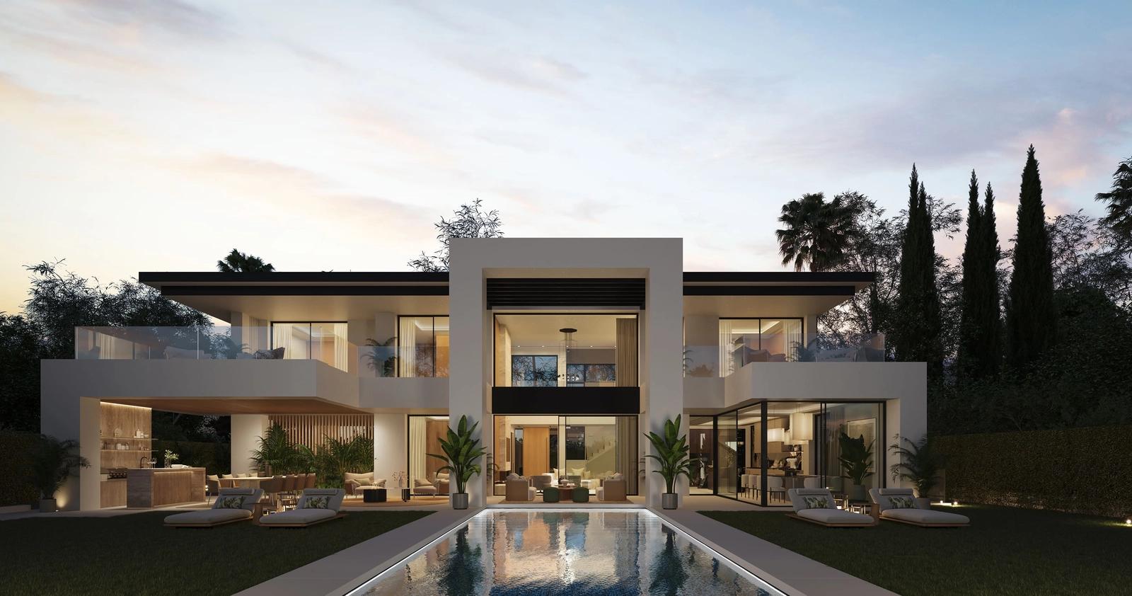 Al anochecer, la elegante iluminación del chalet crea un ambiente cálido y acogedor alrededor de la piscina privada y el jardín.