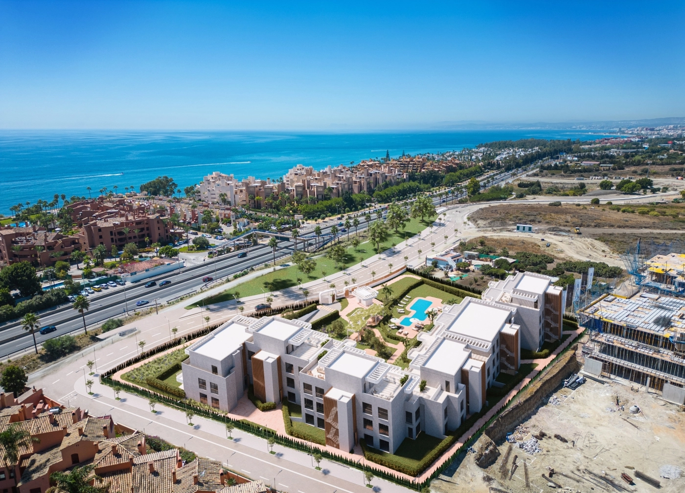 Una vista aérea del complejo residencial Lagumare 41, perfectamente situado para ofrecer impresionantes vistas al mar en la Costa del Sol.