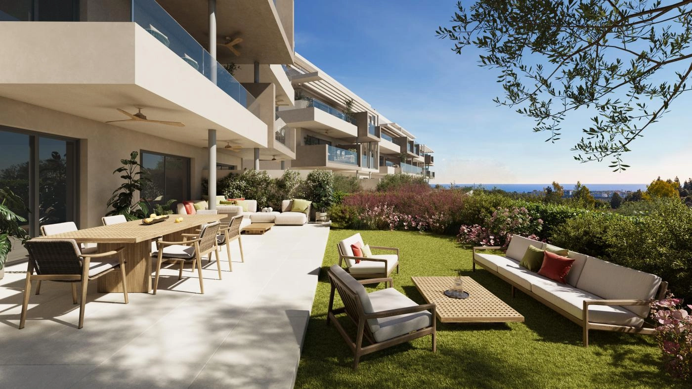 Un apartamento en planta baja con un gran jardín privado y terraza cubierta, ideal para familias y para disfrutar del maravilloso clima.