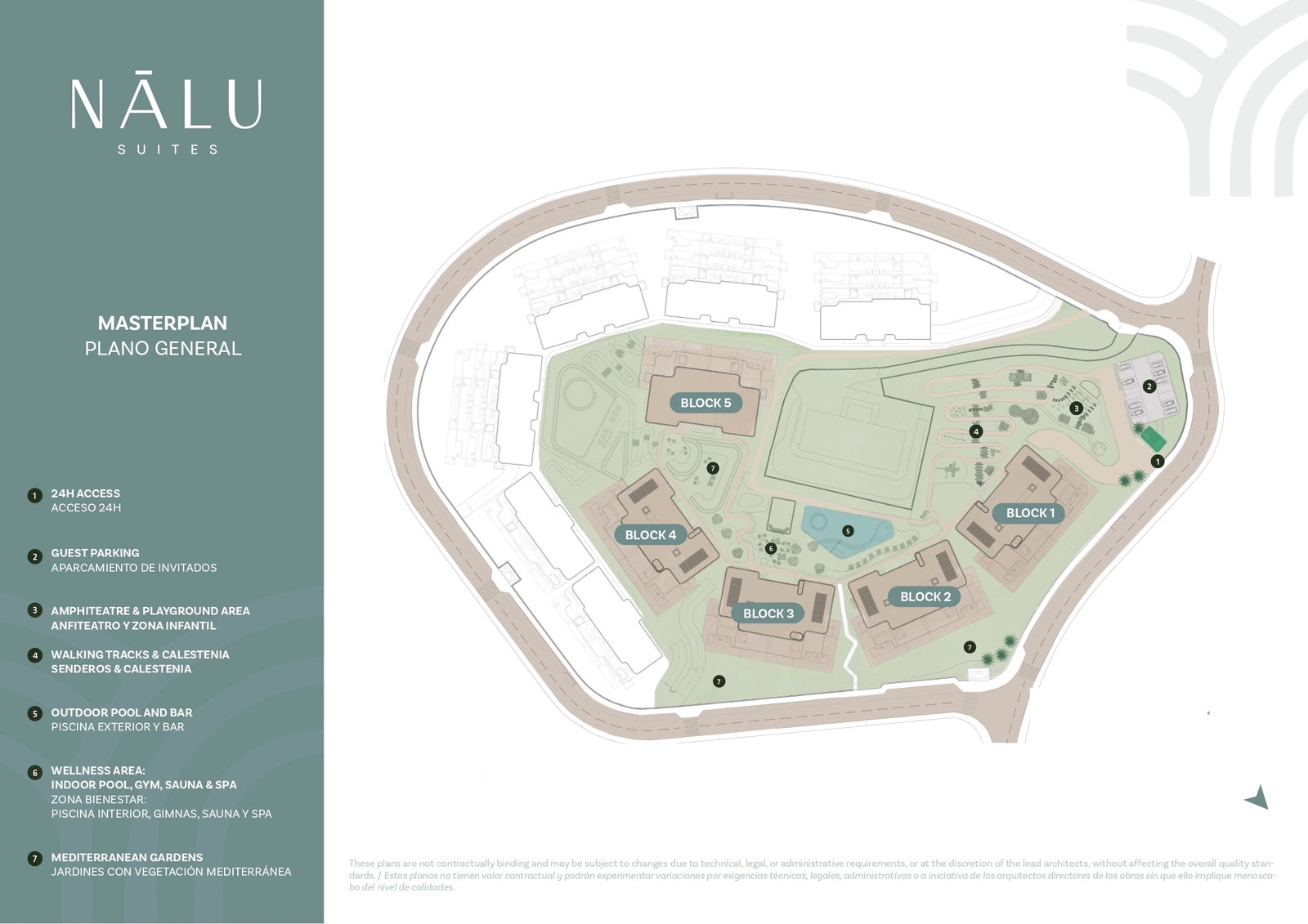 El plano general de la urbanización, mostrando la distribución de edificios, jardines, piscinas y zonas de bienestar.