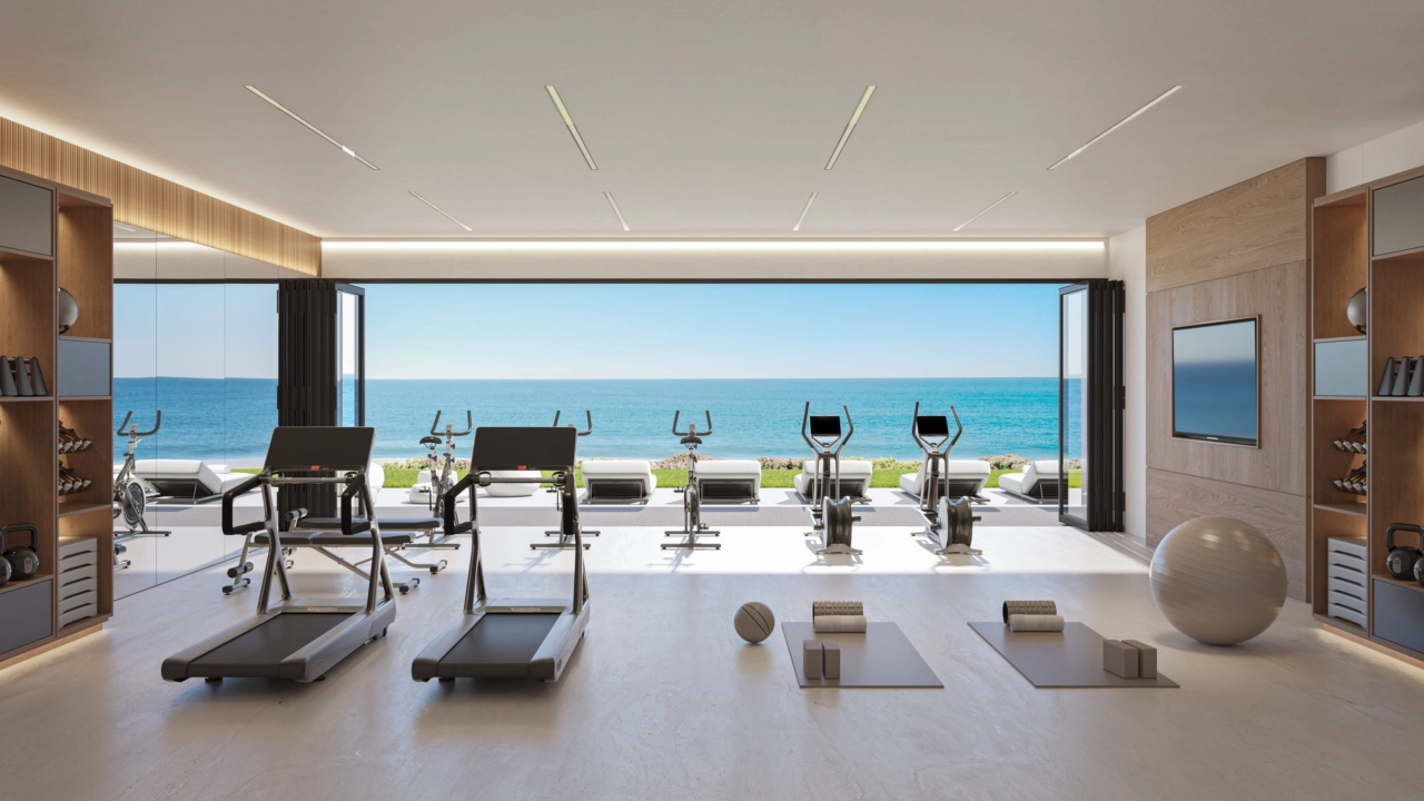 El gimnasio de última generación ofrece un espacio inspirador para mantener su rutina de bienestar, completo con vistas al mar.