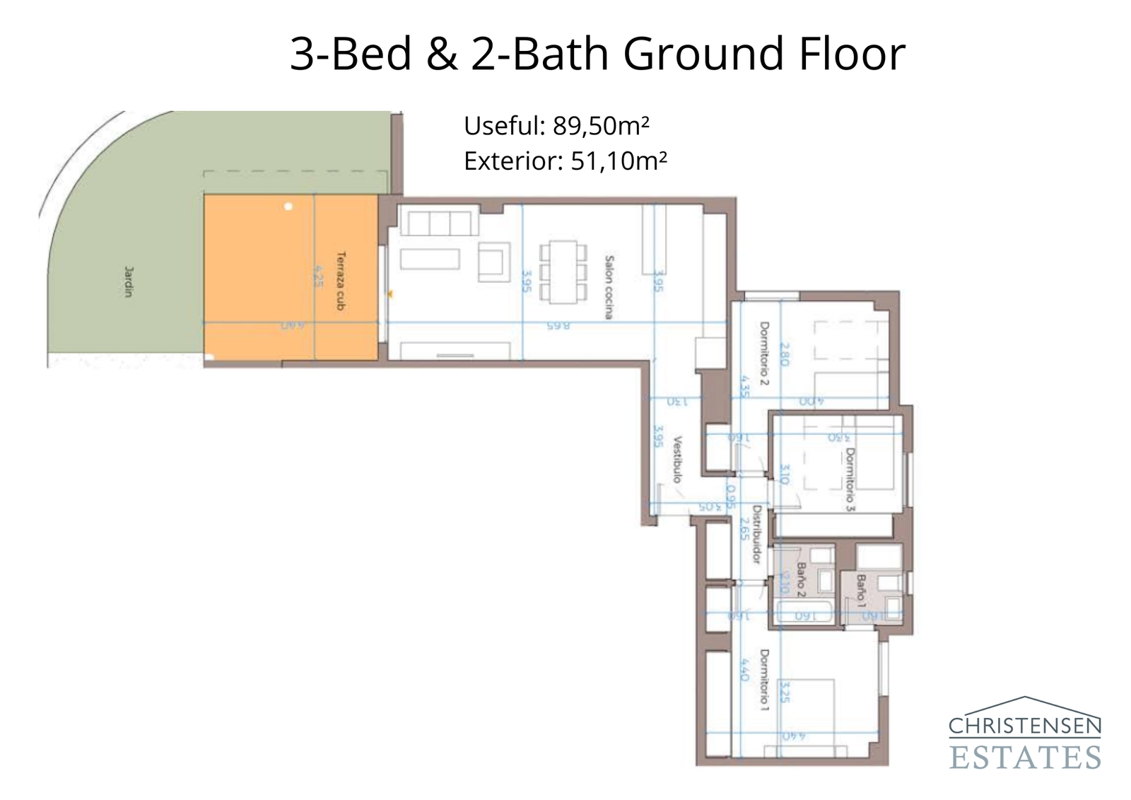 El plano de la planta baja de tres dormitorios cuenta con una amplia zona de salón y cocina de concepto abierto, con acceso directo a un jardín privado, ideal para familias y para recibir invitados.