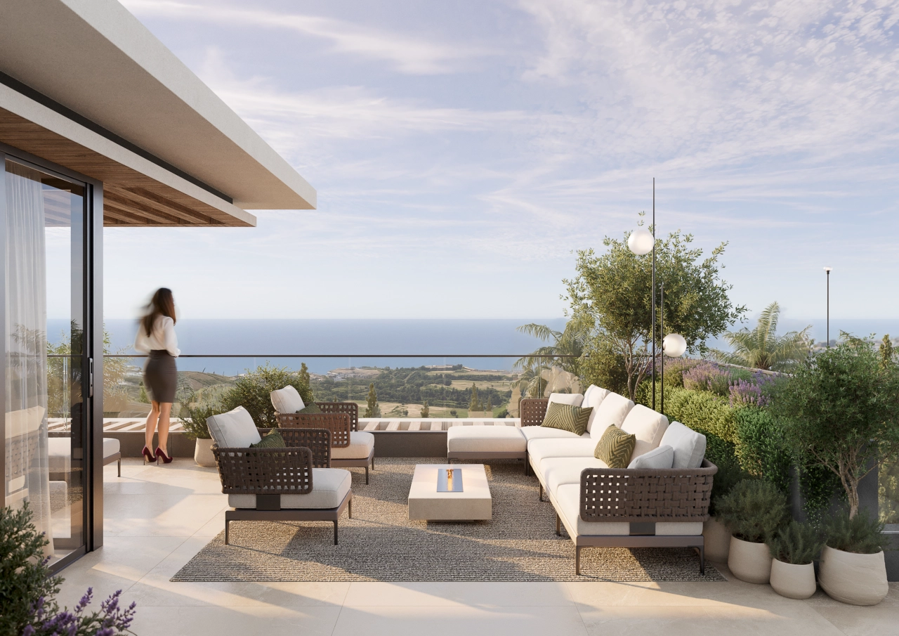 Una amplia terraza diseñada para disfrutar de impresionantes vistas al mar Mediterráneo.