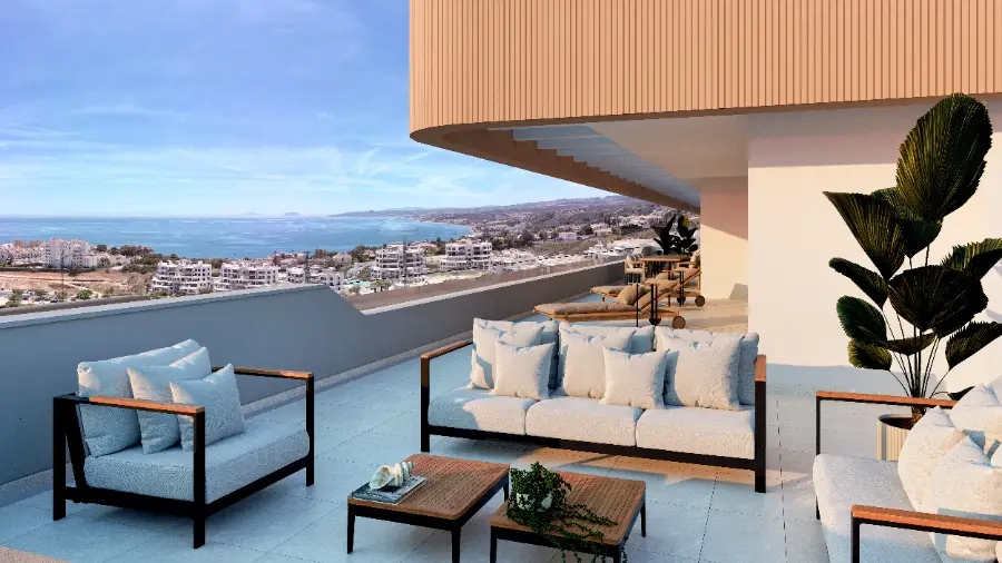 Una amplia terraza privada diseñada para disfrutar del maravilloso clima de la Costa del Sol y de las vistas al mar.