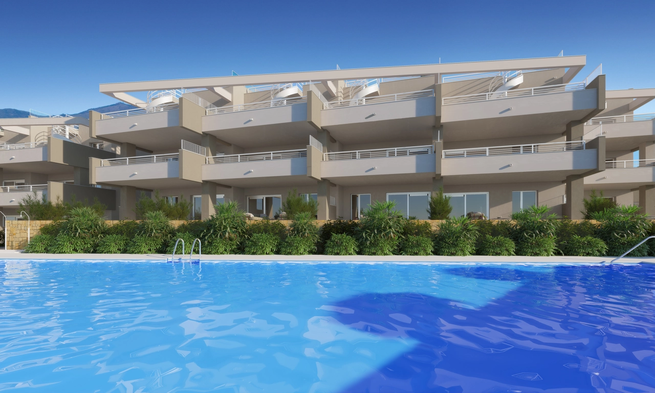 Una vista a través de la piscina comunitaria de aguas cristalinas hacia la arquitectura moderna de los apartamentos Sunny Golf.