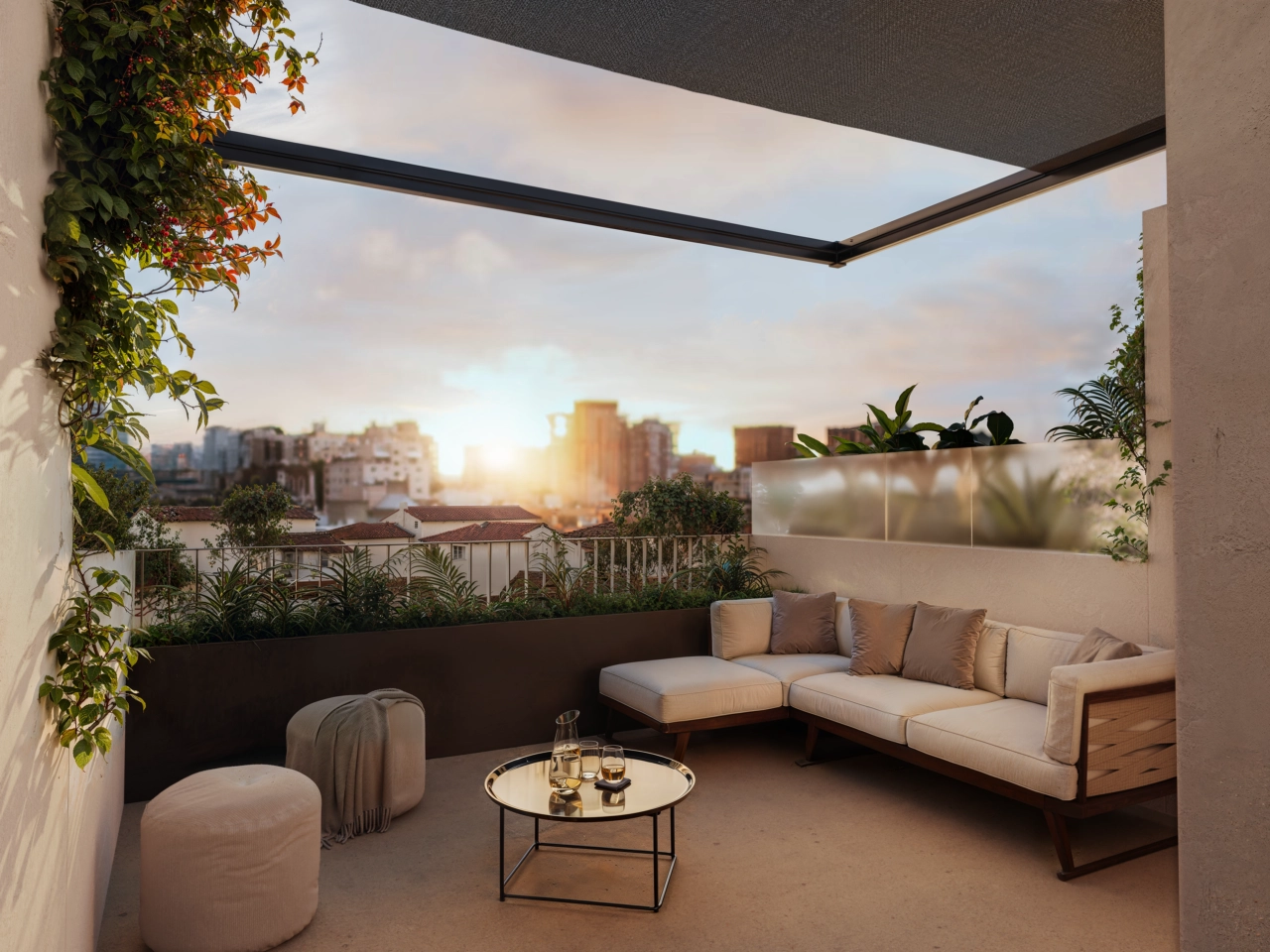 Disfrute de hermosos atardeceres sobre Málaga desde su terraza privada en la azotea.