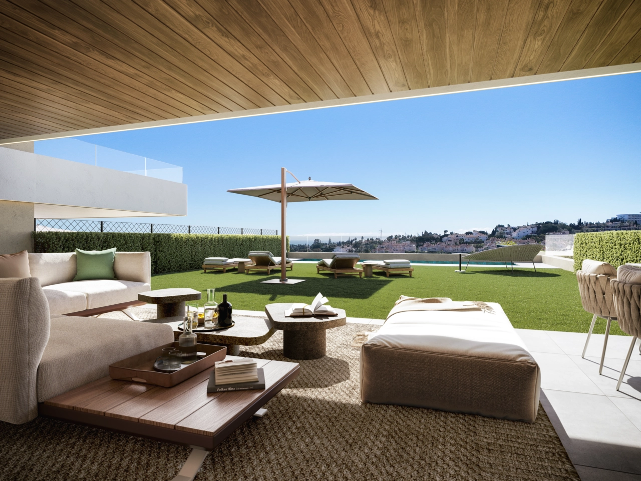 Disfrute del estilo de vida interior-exterior perfecto desde esta terraza cubierta con vistas a un jardín privado.